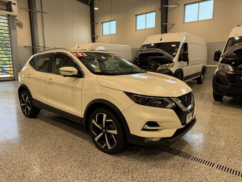 Used 2022 Nissan Rogue Sport SL w/ Premium Package AWD/4WD image 3