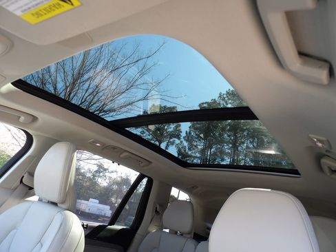 Certified 2025 Volvo XC90 B6 Ultra w/ Protection Package Premier image 18