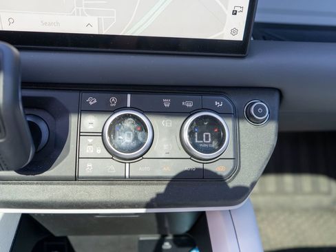 Used 2025 Land Rover Defender 110 X-Dynamic SE AWD/4WD image 23