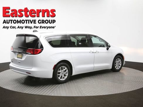 Used 2023 Chrysler Voyager LX FWD image 41