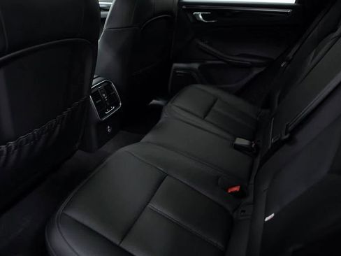 Certified 2025 Porsche Macan image 27