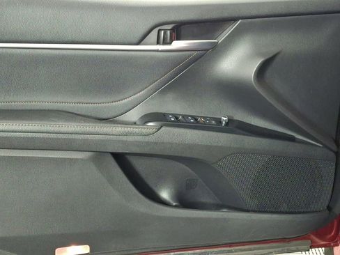 Used 2018 Toyota Camry XLE image 14