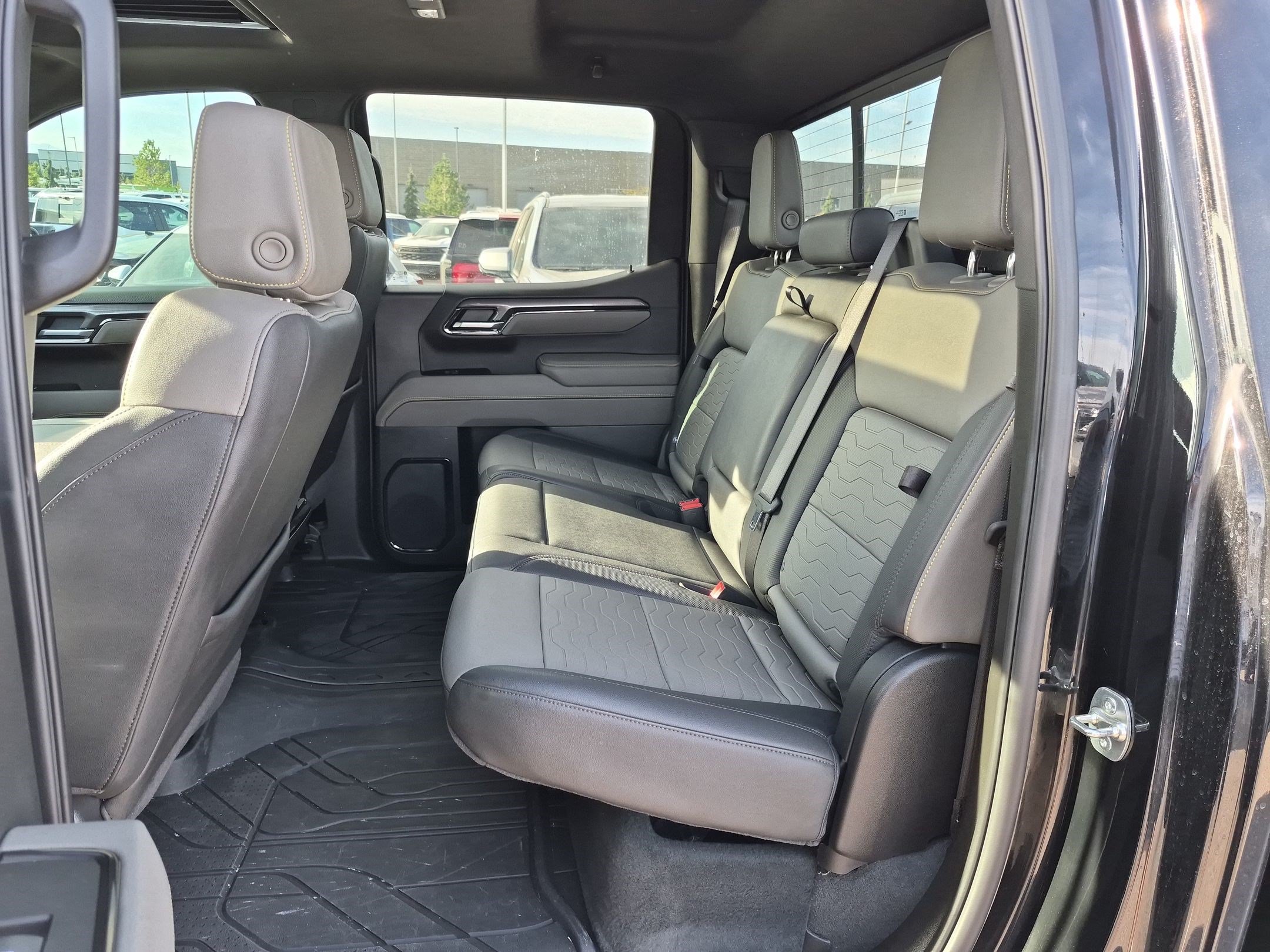 Used 2025 Chevrolet Silverado 1500 ZR2 w/ Technology Package AWD/4WD image 28