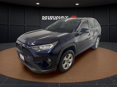 Used 2021 Toyota RAV4 XLE AWD/4WD image 2