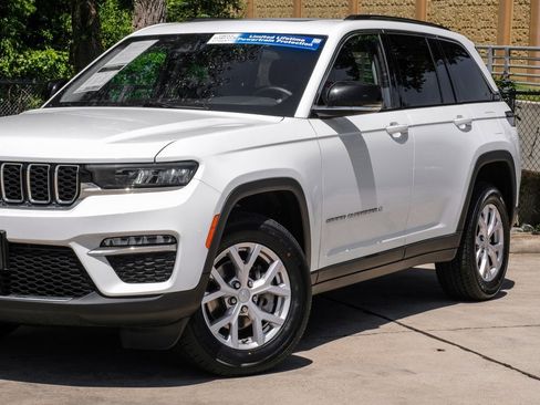 Used 2022 Jeep Grand Cherokee Limited image 13