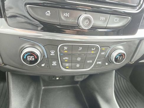 Used 2020 Chevrolet Traverse LT FWD image 25