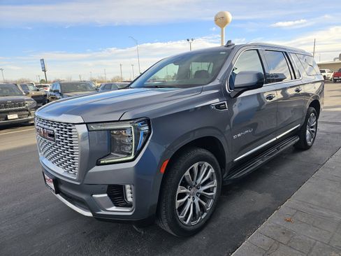 Used 2022 GMC Yukon XL Denali AWD/4WD image 7