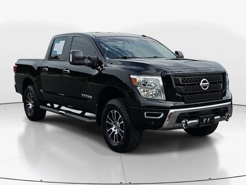 Used 2021 Nissan Titan SV w/ SV Convenience Package AWD/4WD image 3