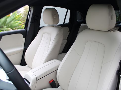 Used 2025 Mercedes-Benz GLA 250 4MATIC image 6