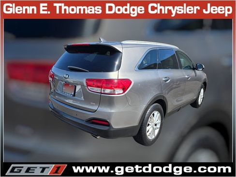 Used 2017 Kia Sorento AWD w/ LX Convenience Package image 6