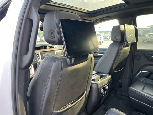 Used 2021 GMC Yukon Denali w/ Denali Ultimate Package AWD/4WD image 15