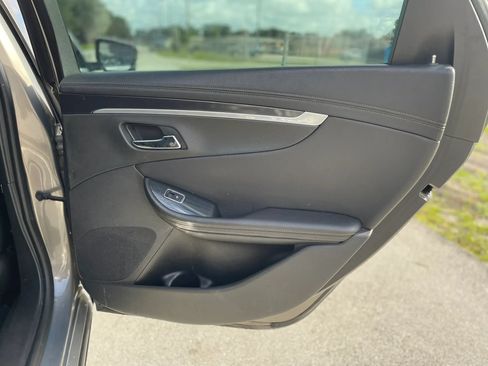 Used 2017 Chevrolet Impala LT FWD image 31