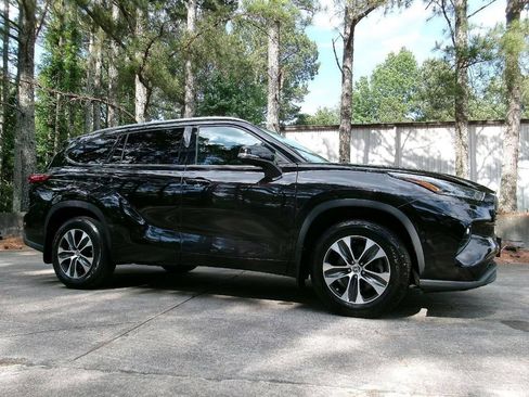 Used 2021 Toyota Highlander XLE AWD/4WD image 7