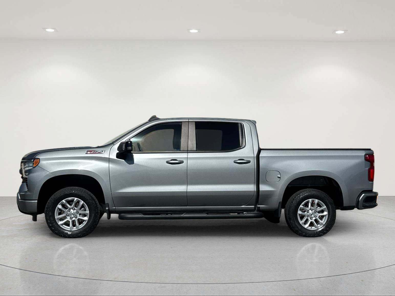 Used 2023 Chevrolet Silverado 1500 RST w/ Convenience Package II AWD/4WD image 3