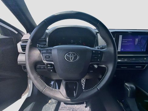 Used 2025 Toyota Camry SE FWD image 18