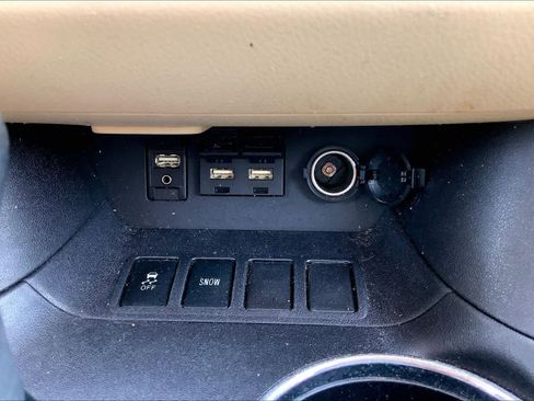 Used 2019 Toyota Highlander XLE FWD image 27