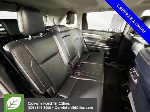 Used 2018 Toyota Highlander XLE image 17