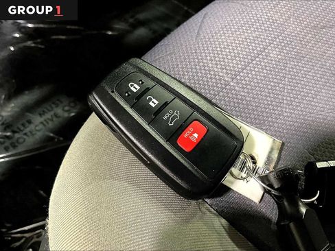 Used 2020 Toyota RAV4 XLE w/ Convenience Package image 15