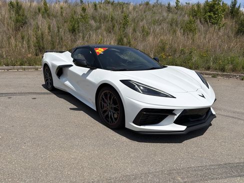 Used 2023 Chevrolet Corvette Stingray Premium Conv w/ Z51 Performance Package RWD image 3
