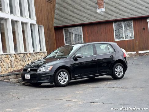 Used 2016 Volkswagen Golf S image 2