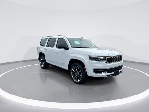 Used 2023 Jeep Wagoneer Series III w/ Premium Group I AWD/4WD image 2