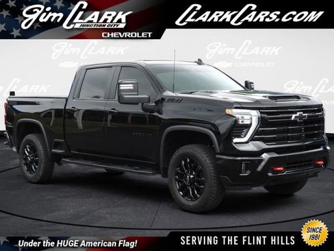 Used 2026 Chevrolet Silverado 2500 LT w/ Trail Boss Package AWD/4WD image 1