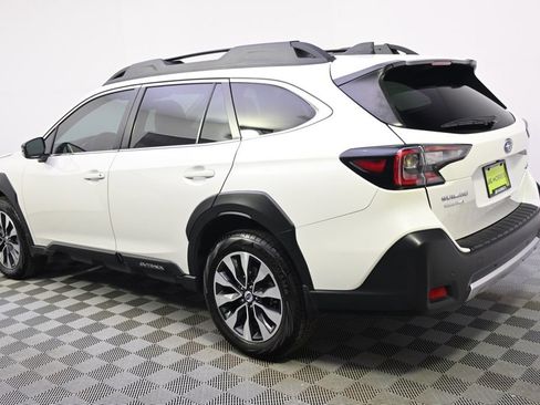Certified 2025 Subaru Outback Limited AWD/4WD image 3