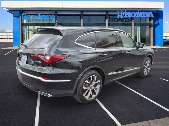Used 2024 Acura MDX w/ Technology Package FWD image 2