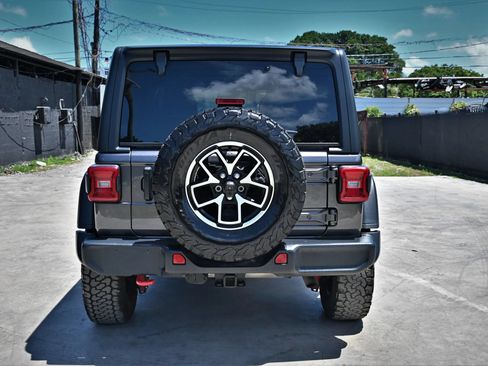 Used 2024 Jeep Wrangler Unlimited Rubicon AWD/4WD image 4