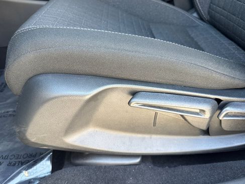 Used 2023 Honda HR-V LX image 14