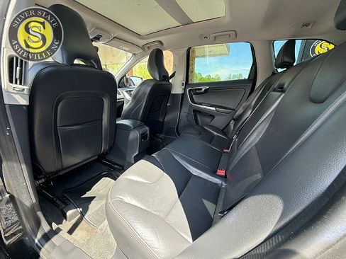 Used 2017 Volvo XC60 T5 Dynamic w/ Preferred Option Package image 13