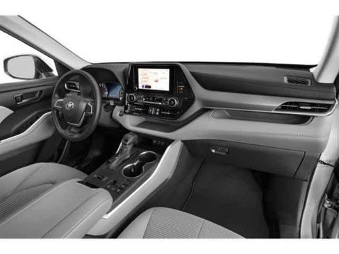 Used 2023 Toyota Highlander LE FWD image 18
