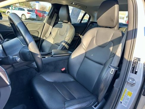 Used 2022 Volvo S60 B5 Inscription image 14
