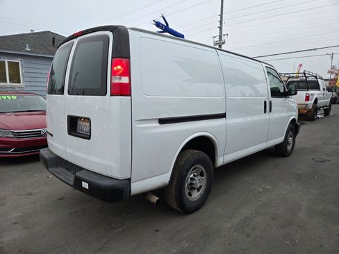 Used 2017 Chevrolet Express 2500 image 3