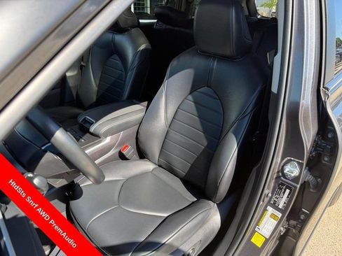 Used 2023 Toyota Highlander XLE AWD/4WD image 17