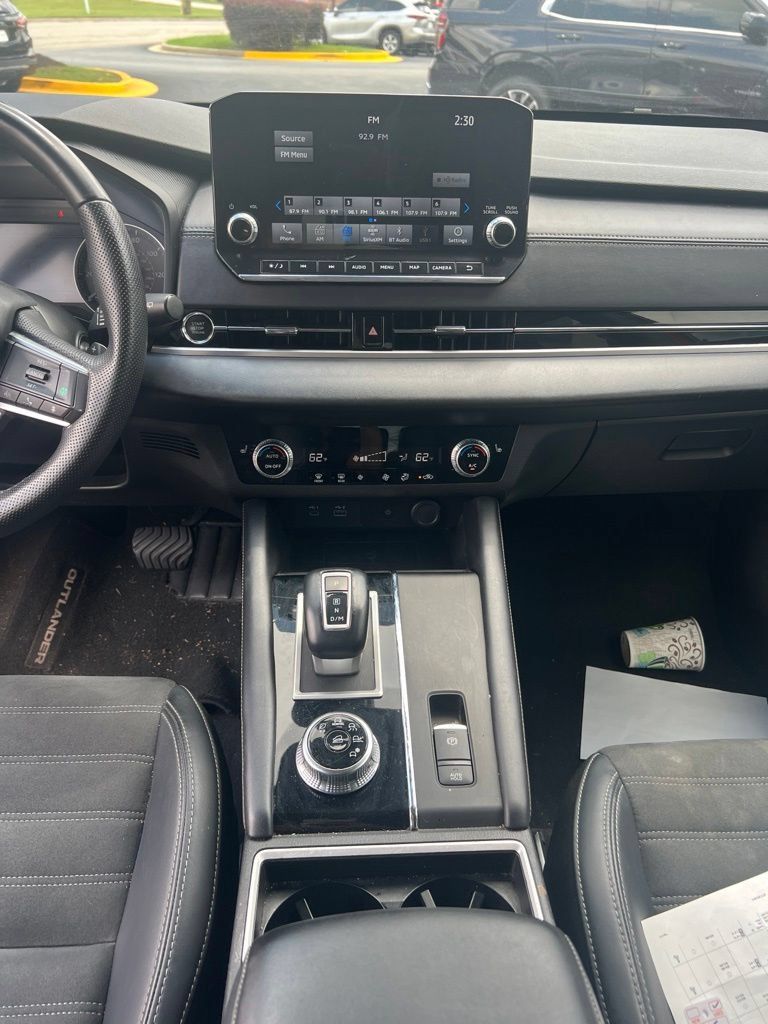Used 2024 Mitsubishi Outlander FWD image 13