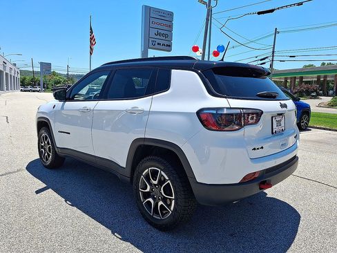 Used 2025 Jeep Compass Trailhawk AWD/4WD image 21