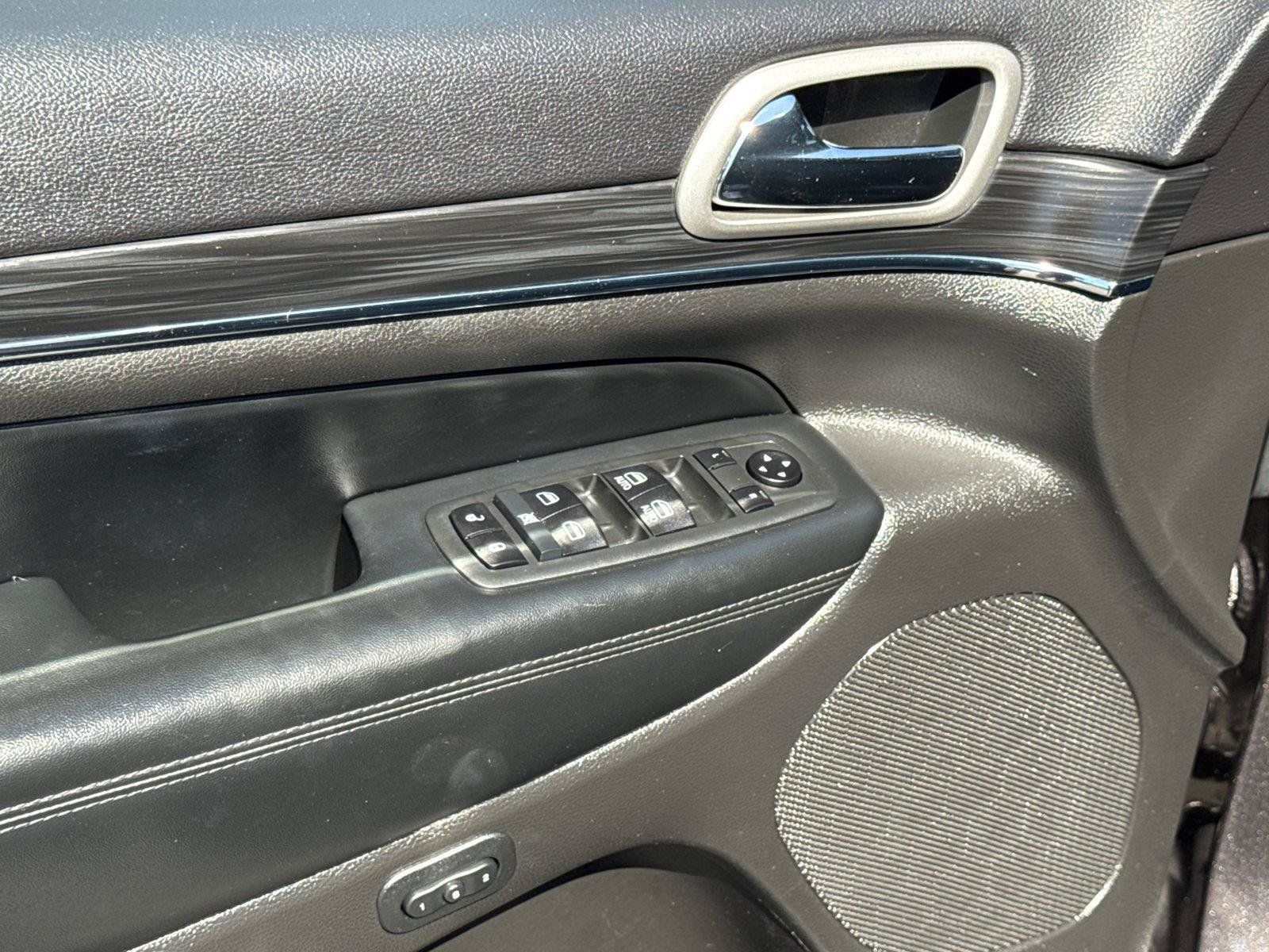 Used 2020 Jeep Grand Cherokee Limited AWD/4WD image 29