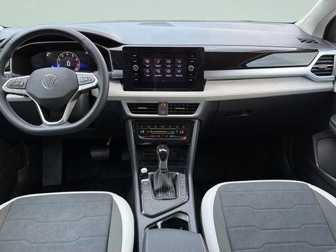 New 2026 Volkswagen Taos SE FWD image 10
