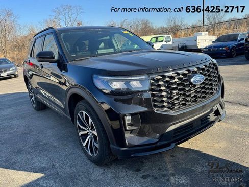 Used 2025 Ford Explorer ST-Line image 1