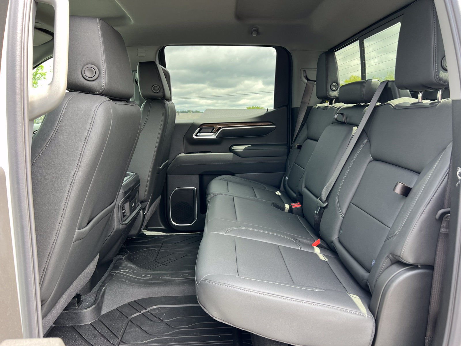 New 2026 Chevrolet Silverado 1500 RST w/ Dark Appearance Package AWD/4WD image 5