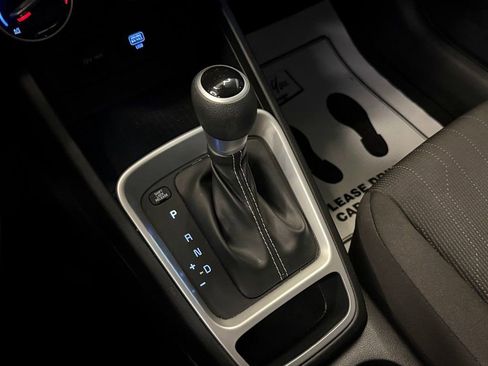 Used 2021 Hyundai Venue SE image 16