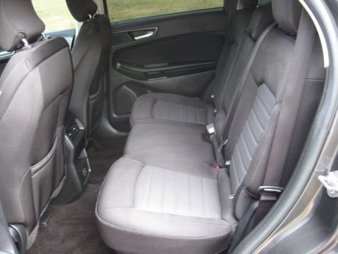 Used 2019 Ford Edge SE image 20