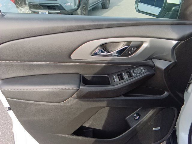 Used 2023 Chevrolet Traverse LT w/ LT Premium Package AWD/4WD image 9