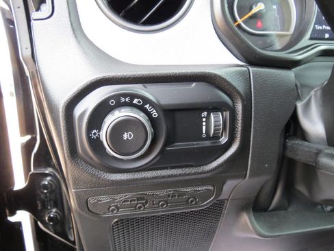 Used 2024 Jeep Wrangler Sport image 11