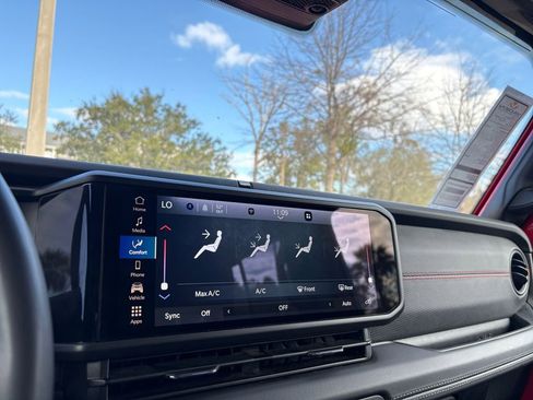 Used 2025 Jeep Wrangler Unlimited Rubicon image 25