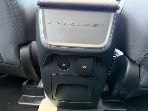 Used 2025 Ford Explorer Active AWD/4WD image 15