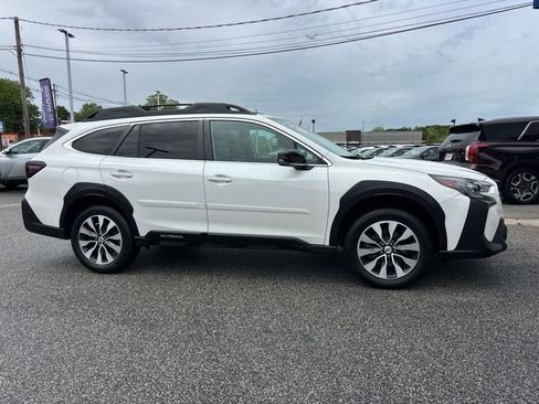 Used 2023 Subaru Outback Limited AWD/4WD image 2