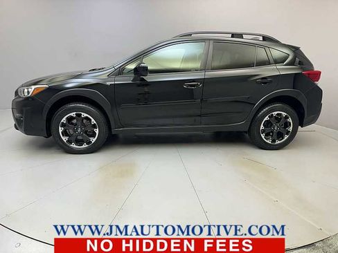 Used 2022 Subaru Crosstrek 2.0i Premium image 2