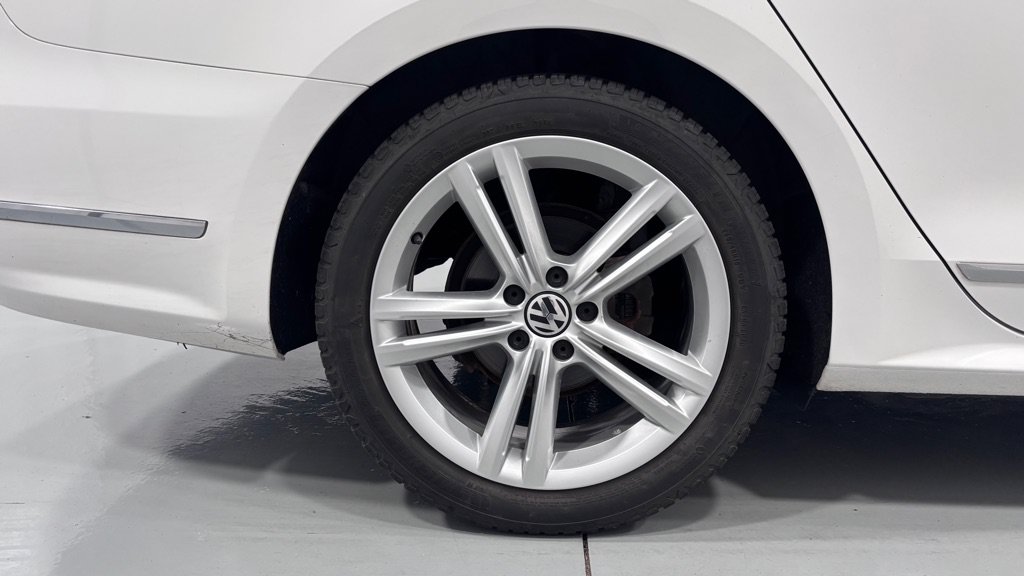 Used 2014 Volkswagen Passat TDI SEL Premium FWD image 34